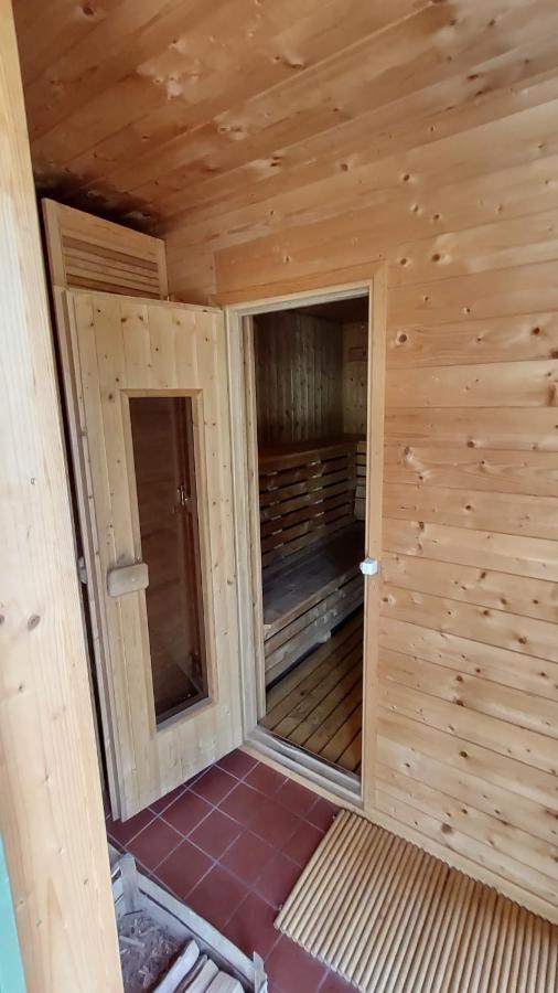 Grosse Wohnung / Haushaelfte In Peetzig Am See Angermunde Esterno foto