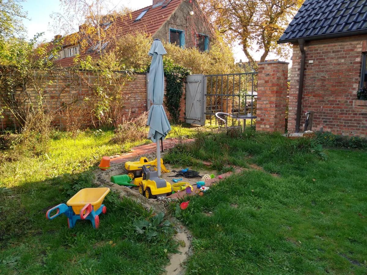 Grosse Wohnung / Haushaelfte In Peetzig Am See Angermunde Esterno foto