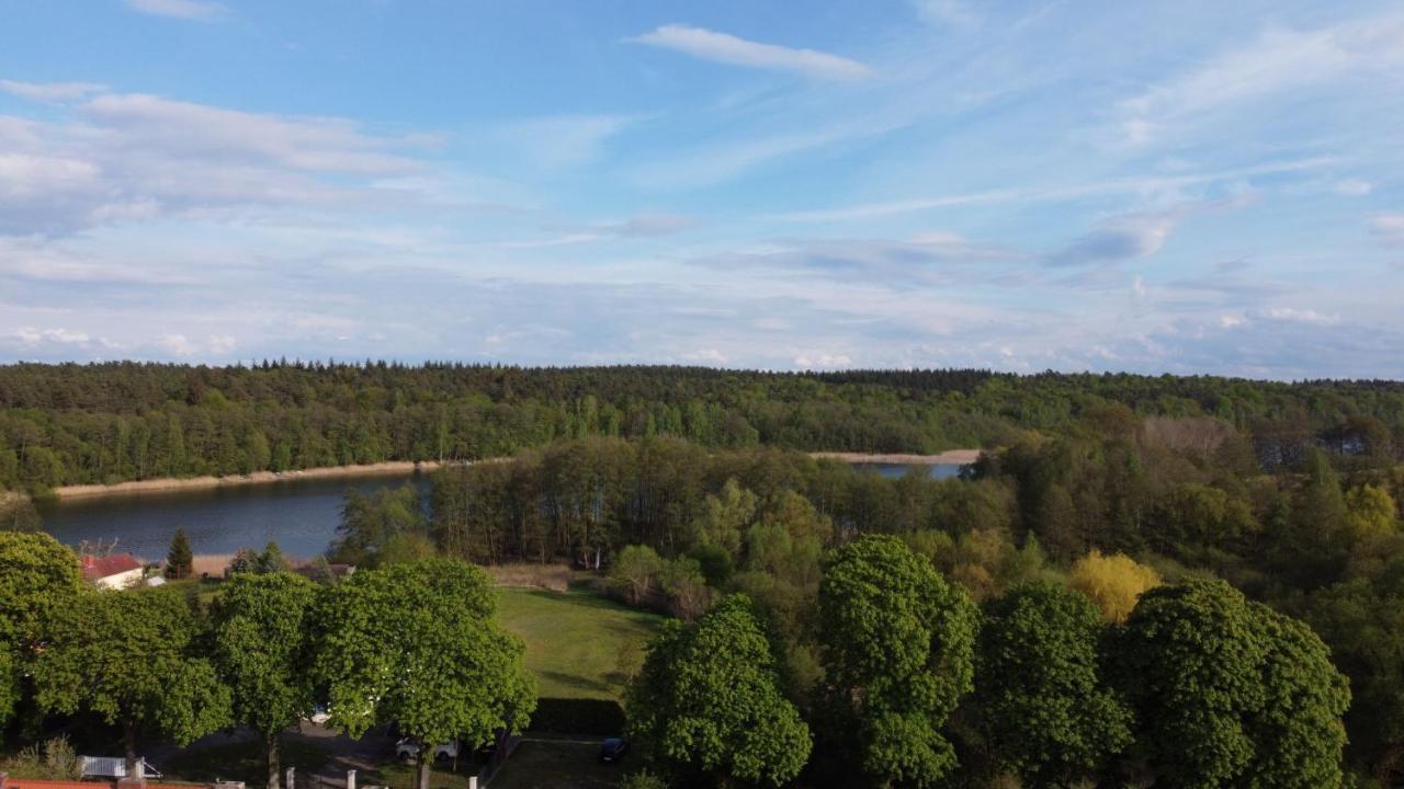 Grosse Wohnung / Haushaelfte In Peetzig Am See Angermunde Esterno foto