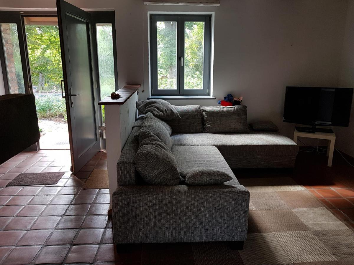 Grosse Wohnung / Haushaelfte In Peetzig Am See Angermunde Esterno foto