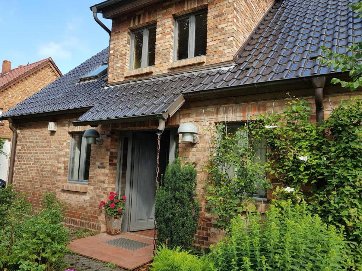 Grosse Wohnung / Haushaelfte In Peetzig Am See Angermunde Esterno foto