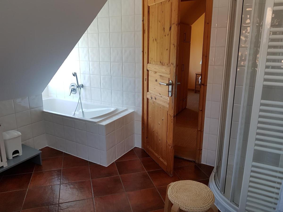 Grosse Wohnung / Haushaelfte In Peetzig Am See Angermunde Esterno foto