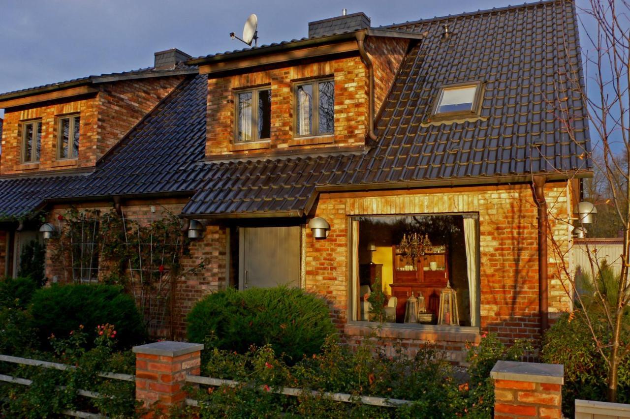 Grosse Wohnung / Haushaelfte In Peetzig Am See Angermunde Esterno foto